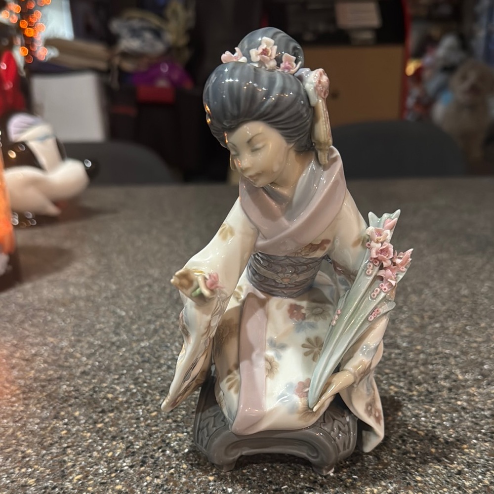 LLADRO GEISHA GIRL FIGURINE #1450 KIYOKO MADE IN SPAIN - MINT CONDITION - NO BOX